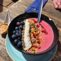 Strawberry smoothie bowl at Donna Vegana in Mallorca