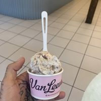 ✨👌🏽 at Van Leeuwen Ice Cream - Seaport in New York City