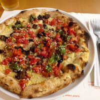 Hummus pizza at Berberè - Centrale in Milan