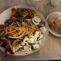 Salat mit Grillgemüse und veganem Hirtenkäse Herz  at Mohren Wirtshaus in Ravensburg