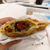 Pastel sabor "Vegan". Tomate seco, brócolis, cebola, azeitona, milho e palmito. at Planeta Pastel in Santa Catarina