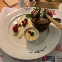 Crumble with plums at Grosser Kiepenkerl in Muenster