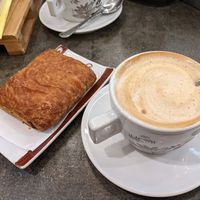 Cappuccino with almond-rice milk and a choco croissant at Senso Unico in Olbia