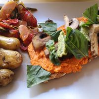 Red houmous toast (Vegan)
Houmous aux poivrons, pesto de persil, champignons de Paris sautés à l'ail at Cafe Aum in Issy-les-moulineaux