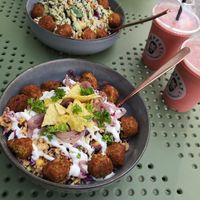 Falafel bowls + Youngster drink (juice) at We Feat Pure Organic in Aarhus