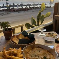 Potato’s, fennel pie, bread and hummus  at Tohu in Naxos