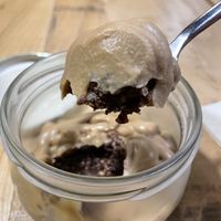 Toffee salado de coco con crumble de cacao - riquísimo - del menú del día también  at Te Quiero Verde in Barcelona