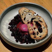 Tartar de remolacha, fresas 🍓 y ciruelas fermentadas  at Te Quiero Verde in Barcelona