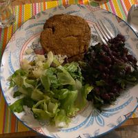 Cotoletta di seitan, fagioli azuki con scarola e insalata   at Un Gelsomino in Salerno