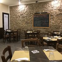 Restaurant interior at Un Gelsomino in Salerno
