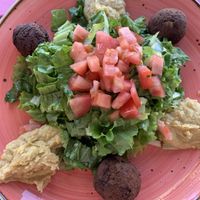 Green salad with hummus and falafel  at Pico Feliz in Samara