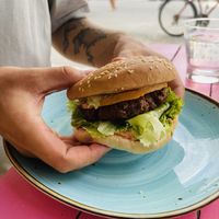 Cheeseburger  at Pico Feliz in Samara