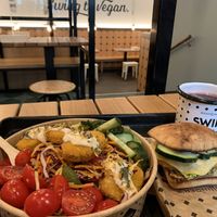 Salad+burger at Swing Kitchen - Laupenstraße in Bern