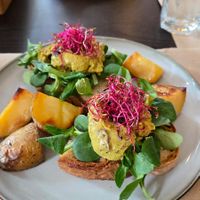 Vegan coronation "chicken" at Tauer in Turin