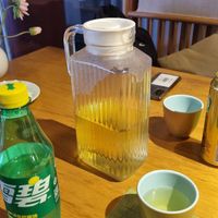 Complimentary tea at A Lotus on the Water 清水荷花 - 文殊坊店 in Chengdu