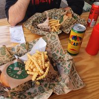 New Yorker burger, fries and addicting Trocadero at Bastard Burgers in Falun