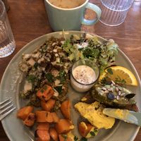 vegan falafel with accompaniments  at Personne n'est parfait in Bordeaux