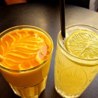 Vegan mango lassi & ginger juice at Monkey Mood in Bordeaux