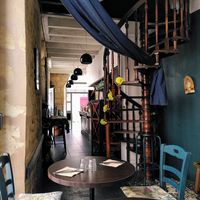 Eat-in space + more space upstairs at Monkey Mood in Bordeaux