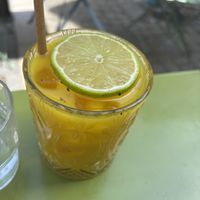 Ingwer-Kurkuma-Limonade  at Monkey Mood in Bordeaux