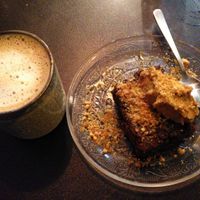 Chai latte and peanut brownie at Monkey Mood in Bordeaux