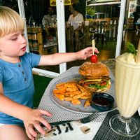 Bacon burger und Shake 💚 #Veganuary at Vegan Junkie in Phuket