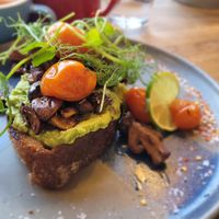 Herby mushrooms, smashed avo and roasted tomatoes toast 🤩 at HBW Coffee in Stirling