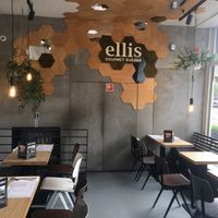 Shop from the inside at Ellis Gourmet Burger in Amsterdam