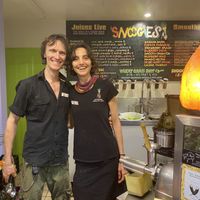 The lovely owners  at Snoogies Health Bar in Cairns