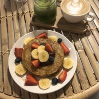 Pancakes, Flat White und ein Saft 🤌🏼 at Mukka Coffee in Mallorca