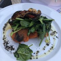 Vegan sweet potato with spinach and vegetables. The only vegan main course on the menu 🌱 at Incomum in Sintra