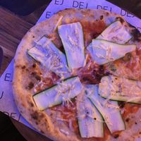 Vegan pizza: the zucchini at DEJ in Copenhagen