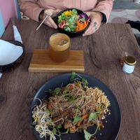 Pad Thai and poke bowl at Coco Bowl in Salento