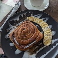 Cinnamon roll at Coco Bowl in Salento