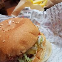 Burger vegan at The Hamburger Foundation - Leschot in Geneva