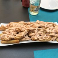 Potato wedges with vegan chili sauce at Lo Portal de Tamarit in Tortosa