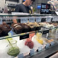 Lots of vegan cakes and smoothies   at O'mellis Juice & Smoothie Bar in Vienna