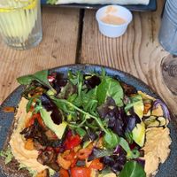 Vegan broodje hummus, met avocado in plaats van de pesto 😄 at Stek in Leeuwarden