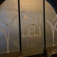 A night image at Devi Deli göttlich vegan in Zurich