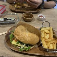 Linsen und Maisburger, Pommes, Maki at Vegan Burger in Dornbirn
