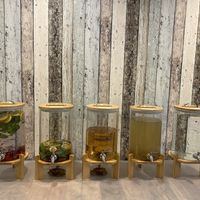 Auswahl kostenloser Wasser und Tees at Vegan Burger in Dornbirn