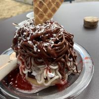 Spaghettieis mit Donut: Tonka & Schoko-Orange 🍫  at Eisdiele Frohnatur in Kassel