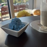 Blaues Bananeneis 🍌🍨  at Eisdiele Frohnatur in Kassel