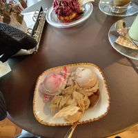 Drei Kugeln und Donut 🍩 Eis at Eisdiele Frohnatur in Kassel