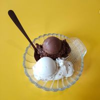 Chokolade/Tonka 😍 & Nougat at Eisdiele Frohnatur in Kassel
