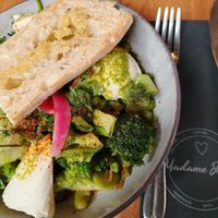 Green Shakshuka avec du tofu soyeux (vegan) at Madame Julia in Strasbourg