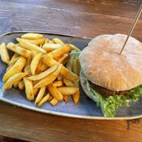 Vegane Burger mit Pommes  at Blauths in Cuxhaven