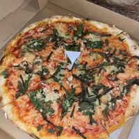 Vegan cheese pizza with spinach, garlic and basil 🌿   at Pizza Jerks in Lake George
