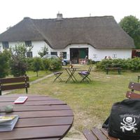 Sicht auf das Haus aus der Gartenwirtschaft at Richardshof in Sankt Peter-ording