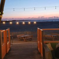 Als de avond valt. Rustig muziekje. at Timboektoe in Velsen Noord